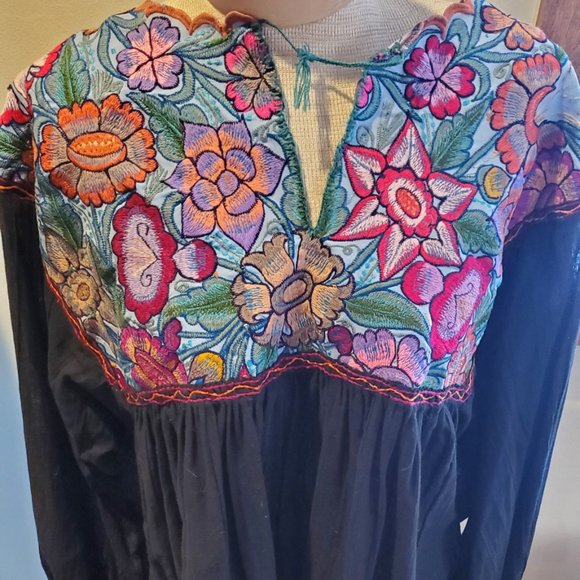 Vintage Mexican embroidered peasant tunic - Picture 2 of 7